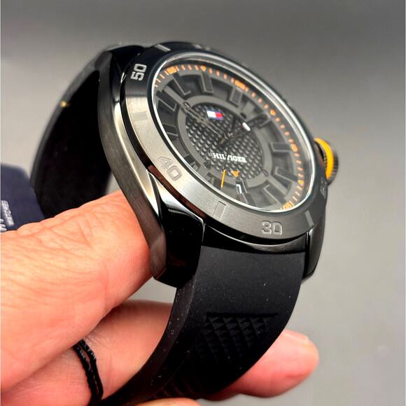 Tommy Hilfiger Windsurf 1792137 Black Silicone Mens Quartz Sport Watch NIBWT - Picture 9 of 17